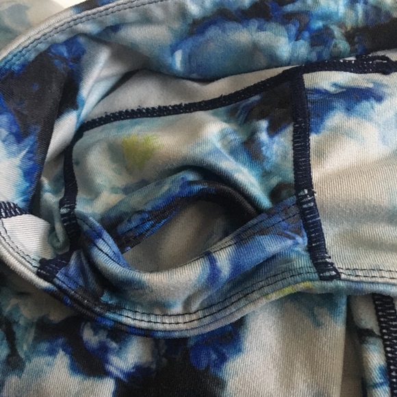 ATHLETA Blue Floral Crush Chaturanga Leggings - Picture 8 of 9